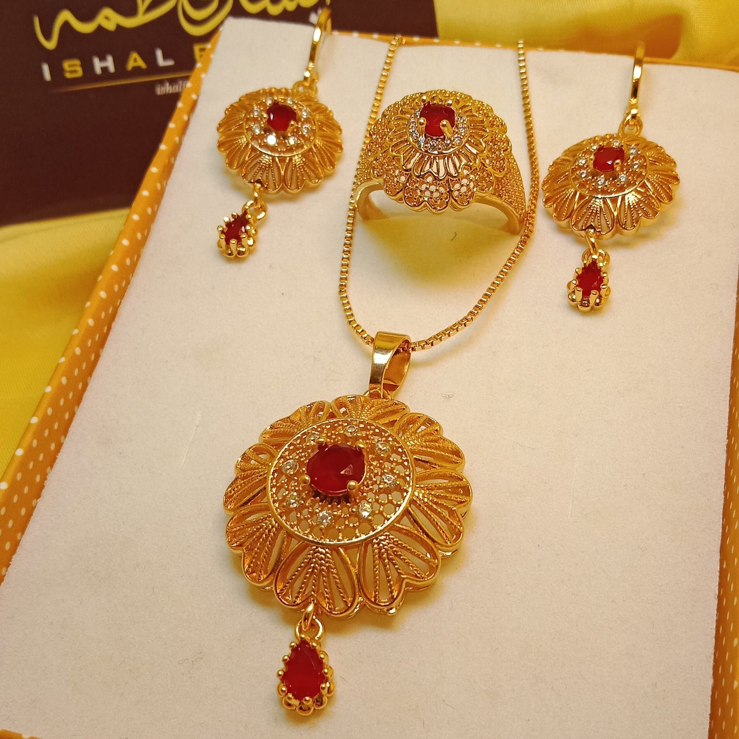 Ishal Fatima Diamond Enamel Disc Nacklace set