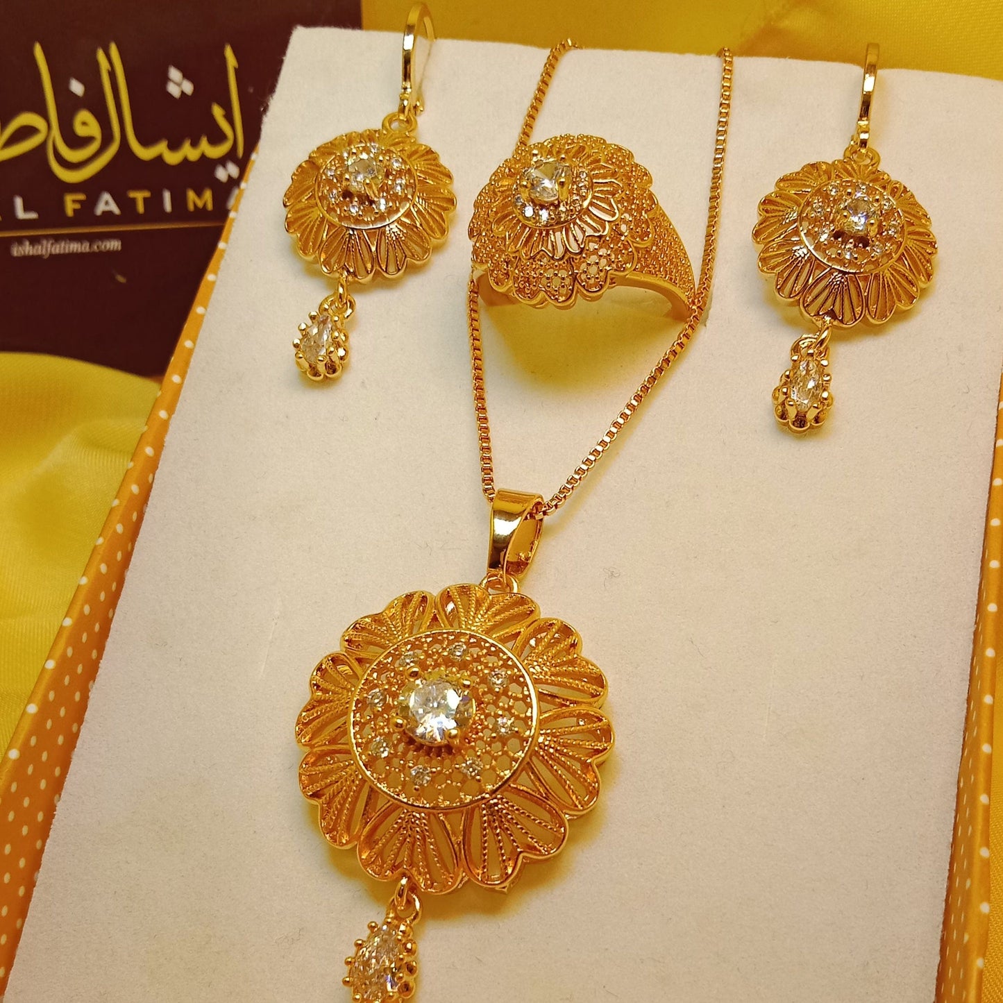 Ishal Fatima Diamond Enamel Disc Nacklace set