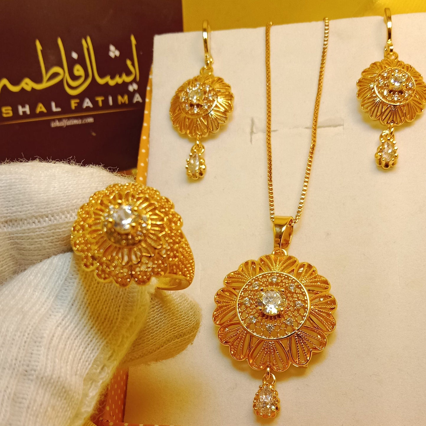 Ishal Fatima Diamond Enamel Disc Nacklace set