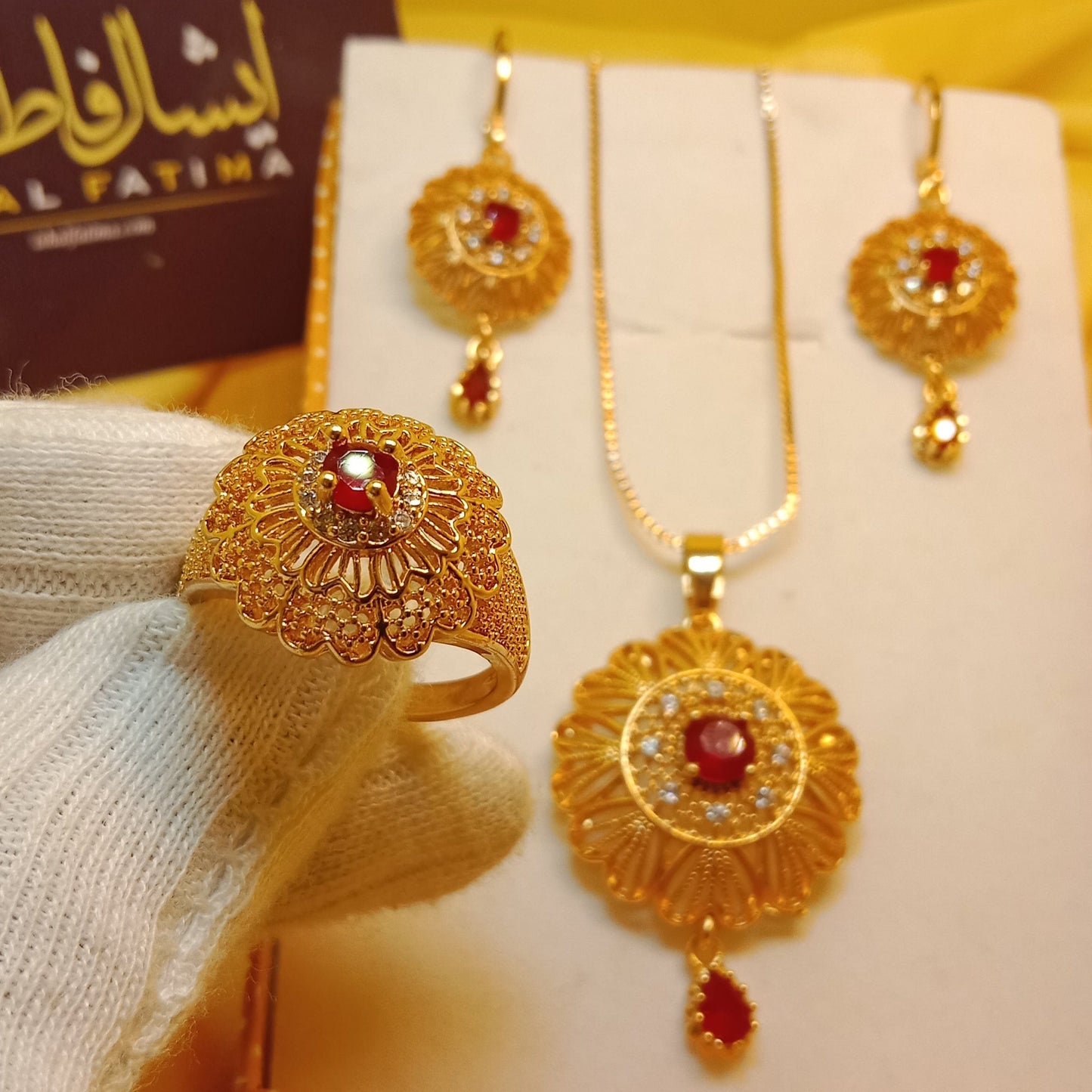 Ishal Fatima Diamond Enamel Disc Nacklace set