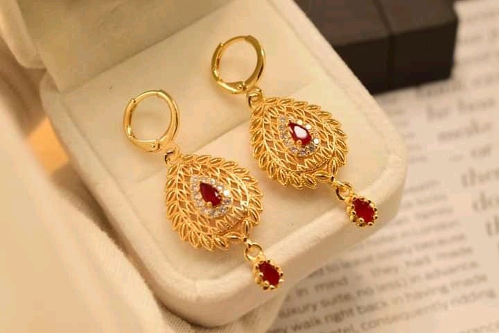 Ishal Fatima Gold plated Cultured earings